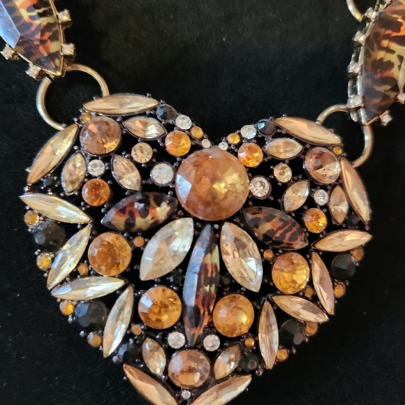 Betsey Johnson Jewelry - Betsy Johnson heart shaped necklace